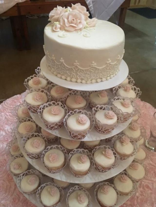 Where to find CUPCAKE STAND ROUND WHITE in Tupelo
